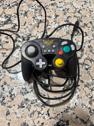 Nintendo Switch + Pokémon Pikachu + Mandos