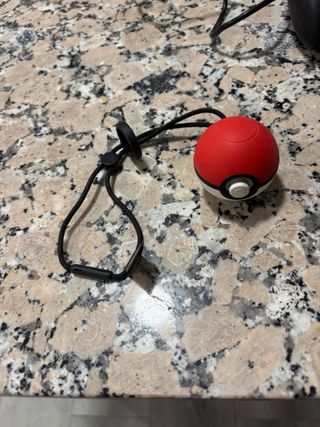 Nintendo Switch + Pokémon Pikachu + Mandos