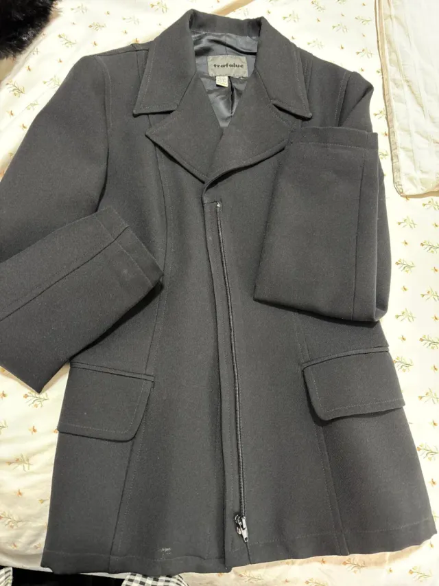 Chaqueta Trafaluc negra con cremallera