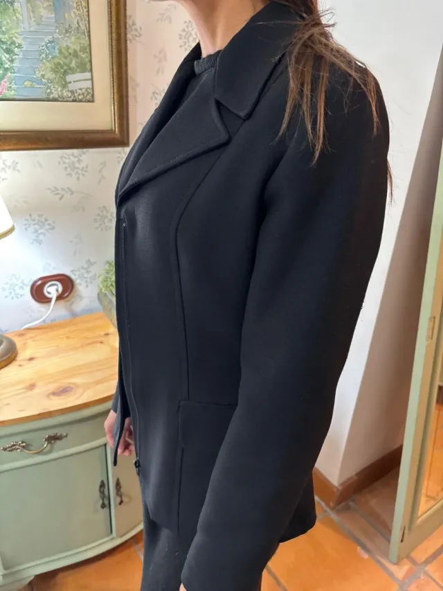 Chaqueta Trafaluc negra con cremallera