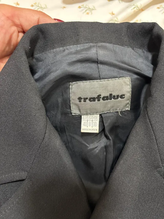 Chaqueta Trafaluc negra con cremallera