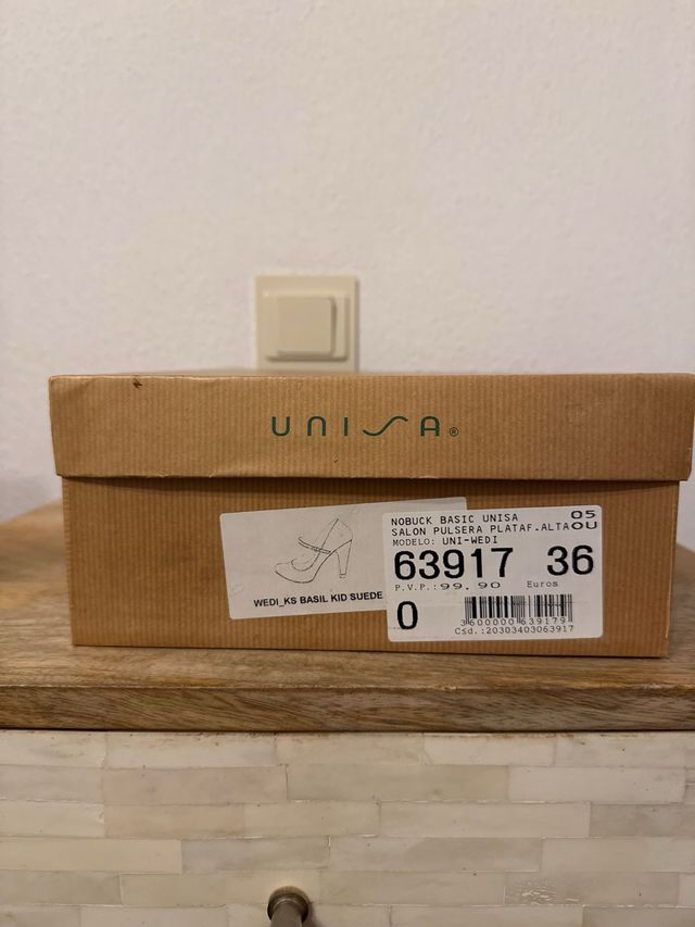 Zapatos de tacón verde con tira