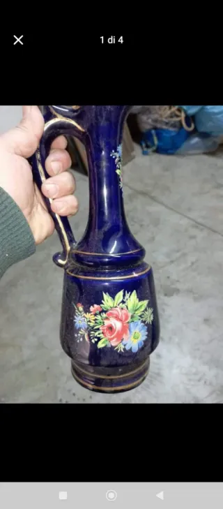 Brocca in porcellana blu e oro dipinta a nano