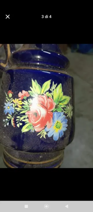 Brocca in porcellana blu e oro dipinta a nano