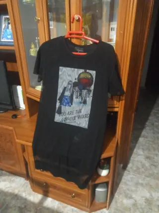 Vestido negro con estampado multicolor