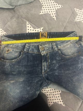 Pantalón tejano  Lois Talla 44 muy poco uso.