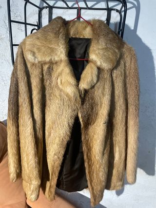 Chaquetón de zorro beige y marrón