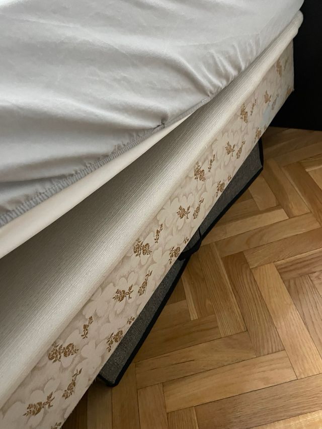 Materassso + Sommier con piedi per letto matrimoniale