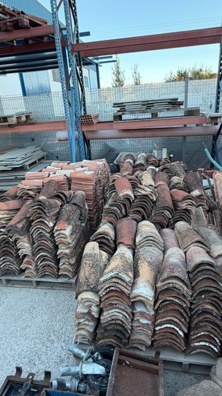 Tejas rojas usadas para casas de campo. 5 pallets