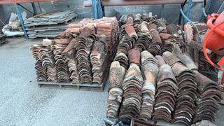 Tejas rojas usadas para casas de campo. 5 pallets