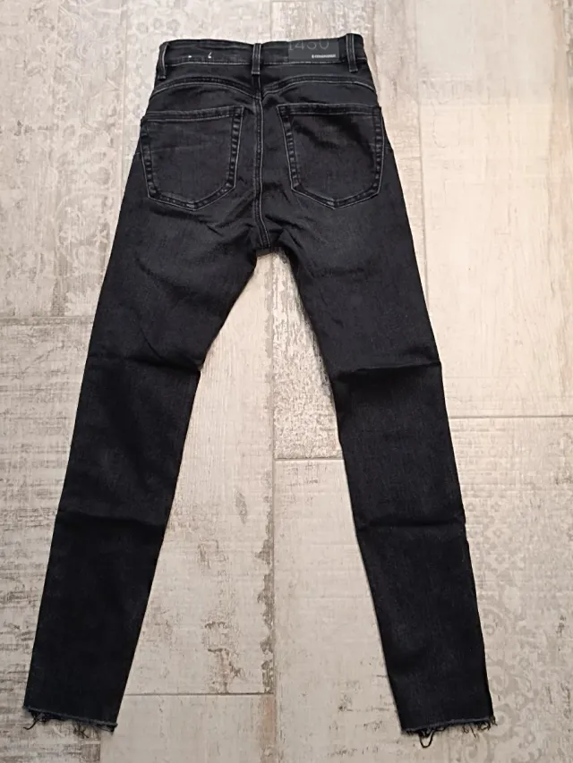 Tejanos Stradivarius pitillo. Talla 32. Negro.