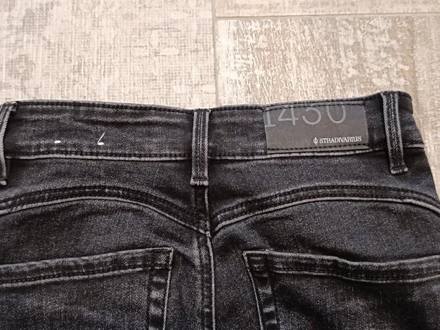 Tejanos Stradivarius pitillo. Talla 32. Negro.