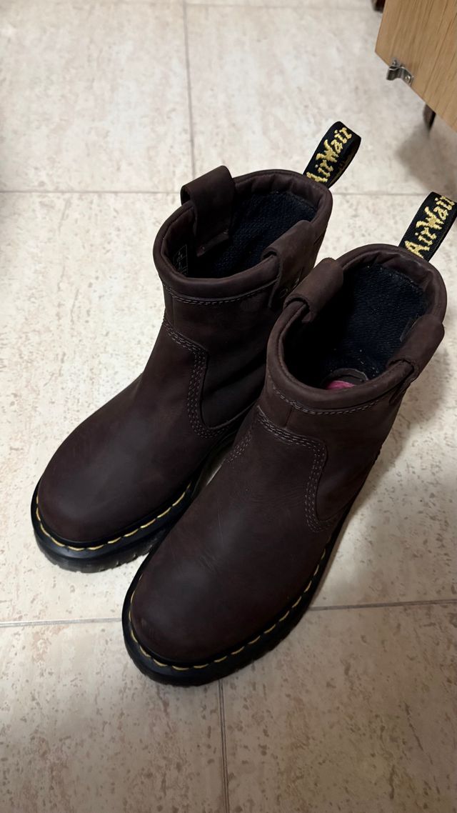Bota Dr Martens Anistone Lo