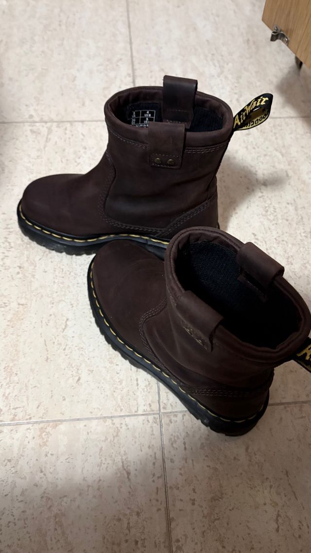 Bota Dr Martens Anistone Lo
