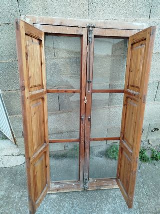 Ventana antigua madera doble