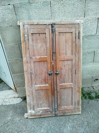 Ventana antigua madera doble