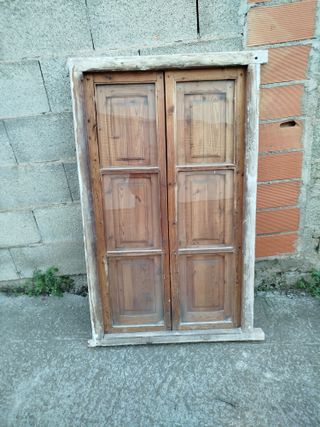 Ventana antigua madera doble