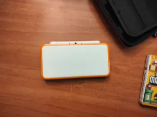 Nintendo 2DS Bianca + Giochi e Accessori