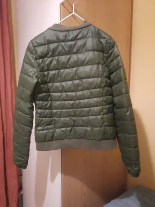 Chaqueta bomber verde acolchada