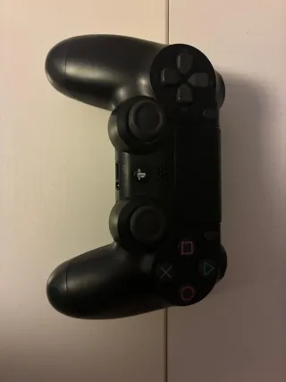 PlayStation 4 PS4 Negra Slim, como nueva