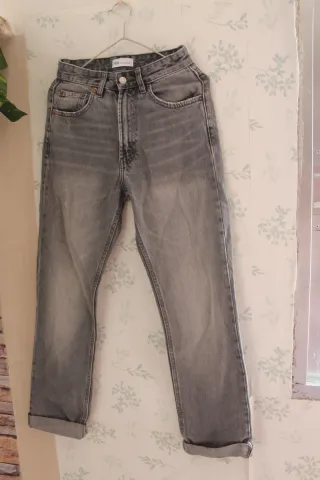 Pantalón vaquero gris Zara