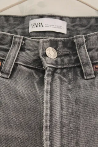 Pantalón vaquero gris Zara