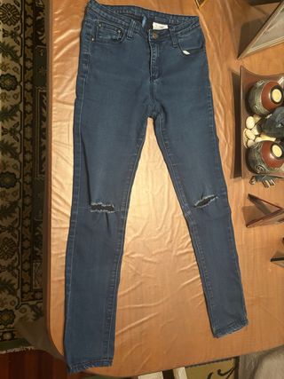 Pantalón vaquero desgastado azul