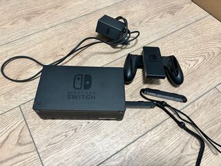 Nintendo Switch con un juego, cristal protector