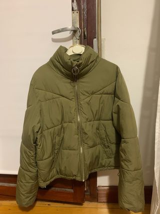 Chaqueta acolchada Bershka verde militar Talla M