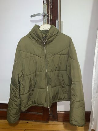 Chaqueta acolchada Bershka verde militar Talla M