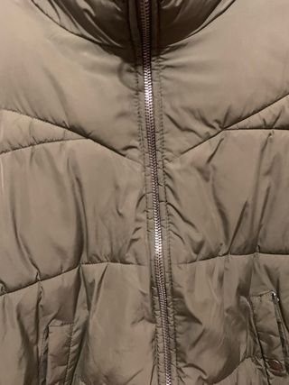 Chaqueta acolchada Bershka verde militar Talla M