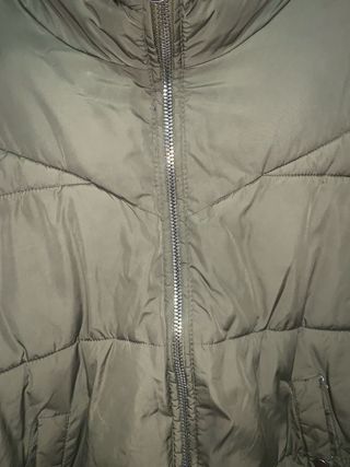 Chaqueta acolchada Bershka verde militar Talla M