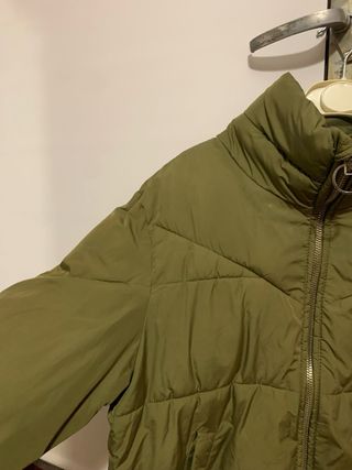 Chaqueta acolchada Bershka verde militar Talla M