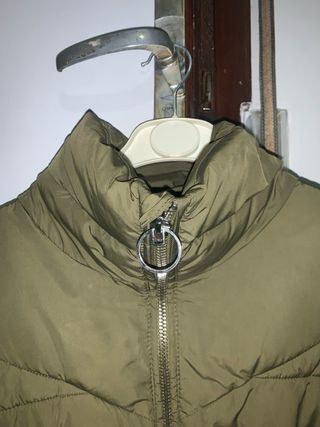 Chaqueta acolchada Bershka verde militar Talla M