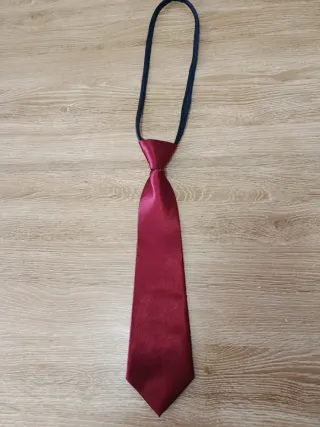 Corbata roja poco usada muy bonita