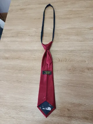 Corbata roja poco usada muy bonita