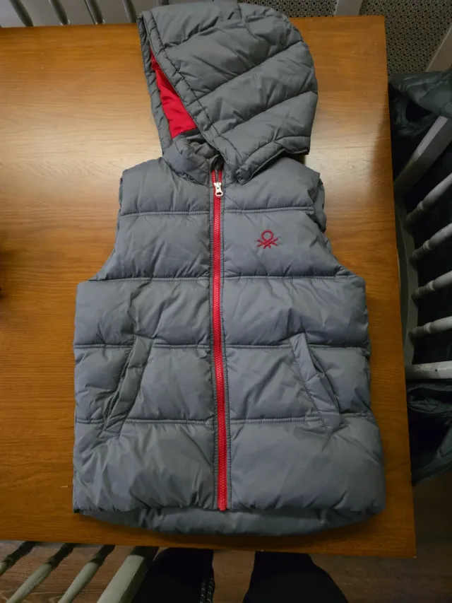 Chaleco plumífero United Colors of Benetton gris