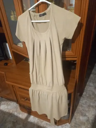 Vestido beige con vuelo