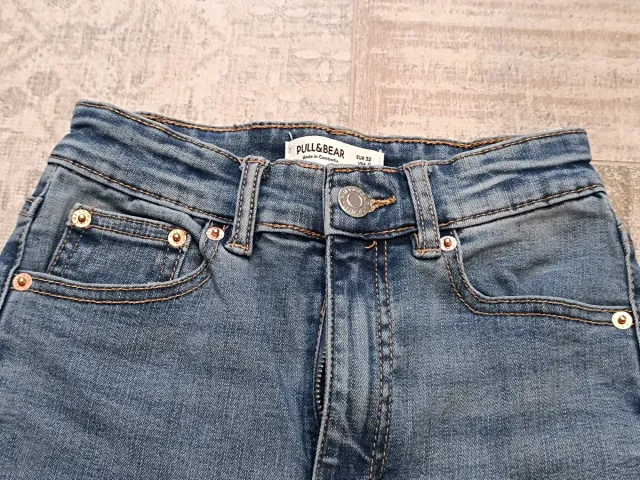 Tejanos acampanados marca Pull&Bear. Talla 32.