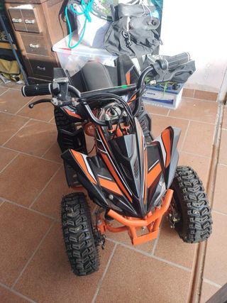 Quad eléctrico infantil poco uso