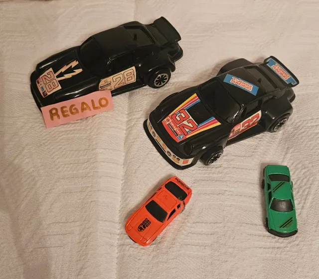 3 Macchine Giocattolo + 1 grande auto in regalo