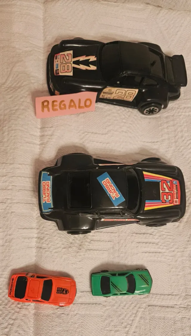 3 Macchine Giocattolo + 1 grande auto in regalo