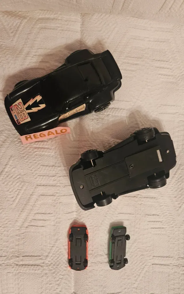 3 Macchine Giocattolo + 1 grande auto in regalo