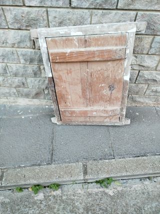 Ventana antigua con reja