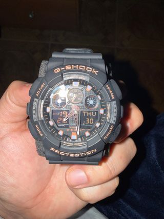 G-Shock Reloj Negro y Dorado
