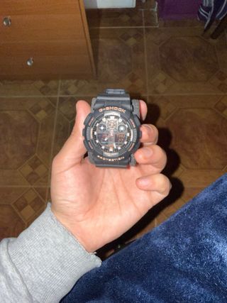 G-Shock Reloj Negro y Dorado