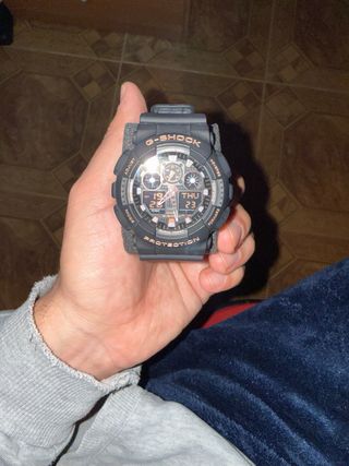 G-Shock Reloj Negro y Dorado