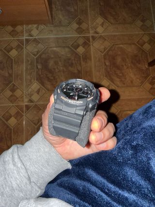 G-Shock Reloj Negro y Dorado