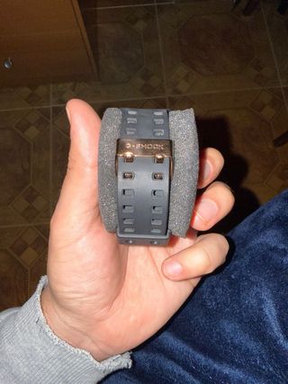 G-Shock Reloj Negro y Dorado