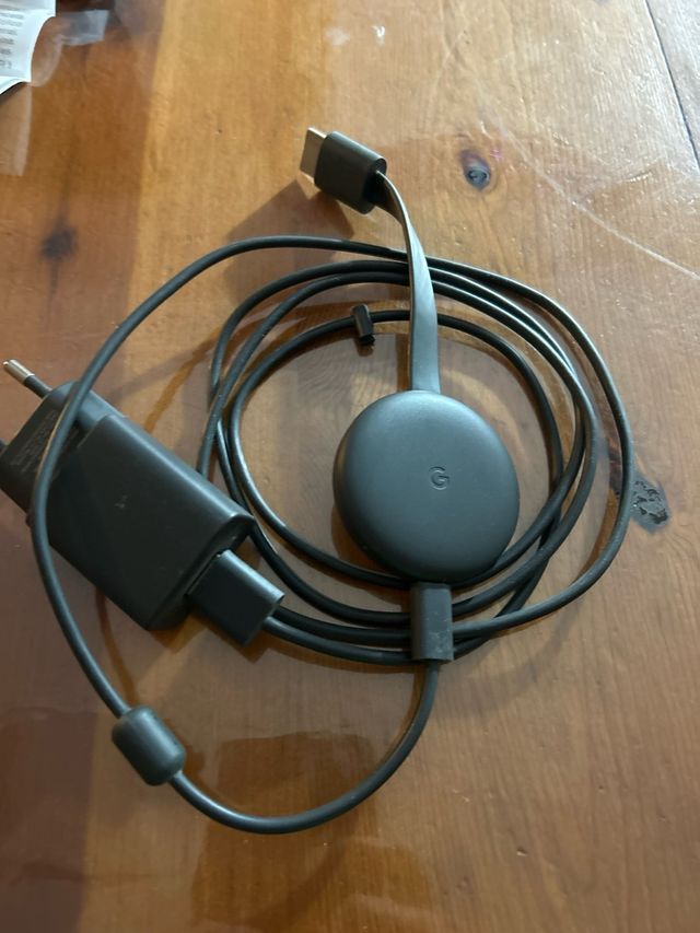 Chromecast Google con cavo e caricatore
